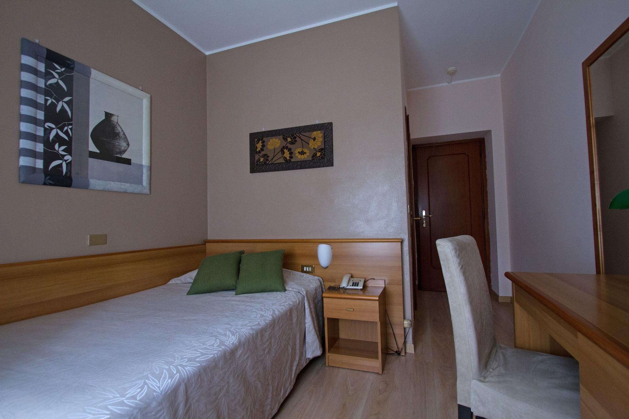 Hotel Adriano Торино Екстериор снимка