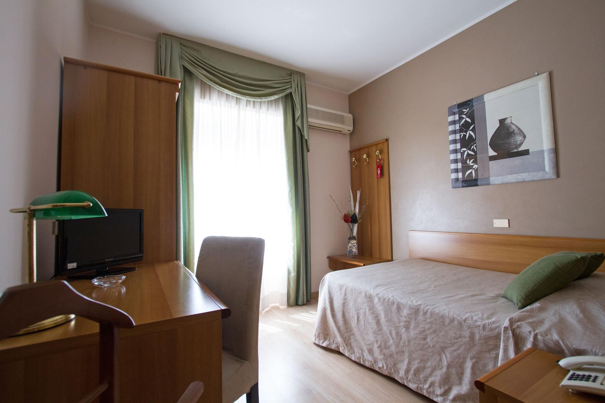 Hotel Adriano Торино Екстериор снимка