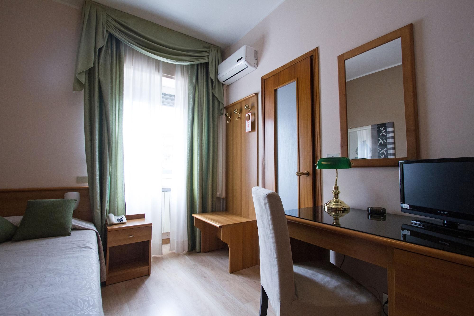 Hotel Adriano Торино Екстериор снимка