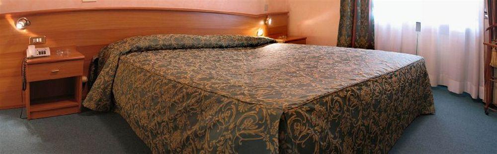 Hotel Adriano Торино Екстериор снимка