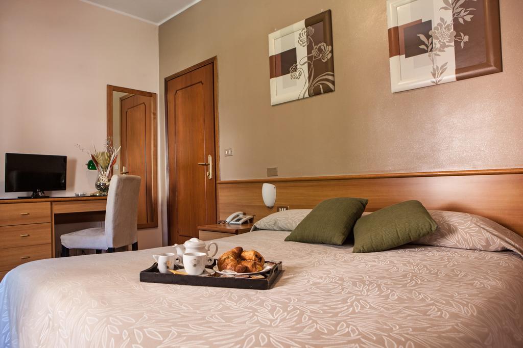 Hotel Adriano Торино Екстериор снимка