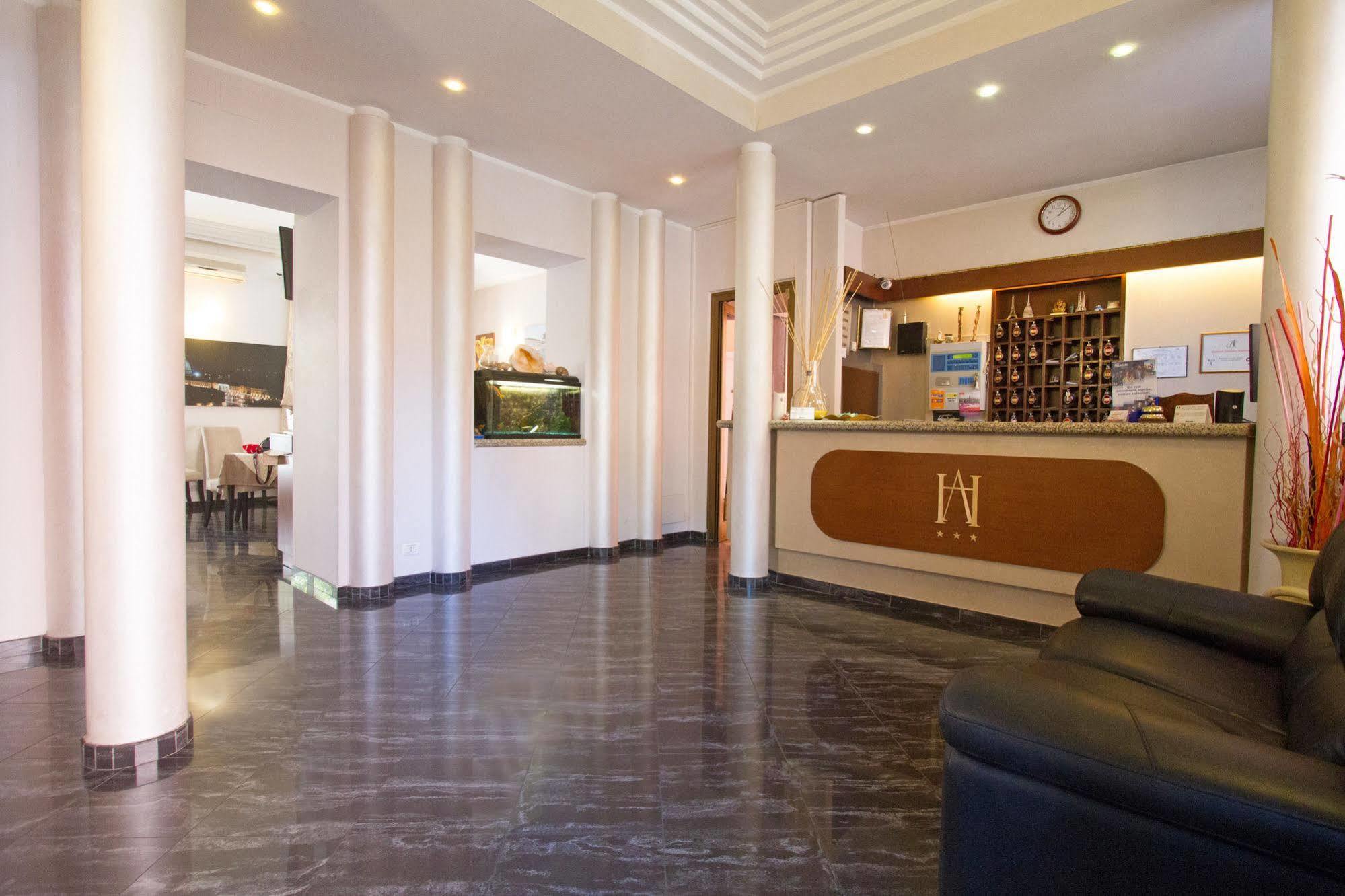 Hotel Adriano Торино Екстериор снимка