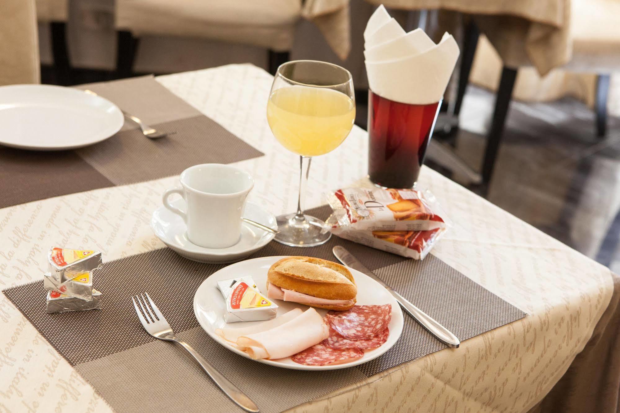 Hotel Adriano Торино Екстериор снимка